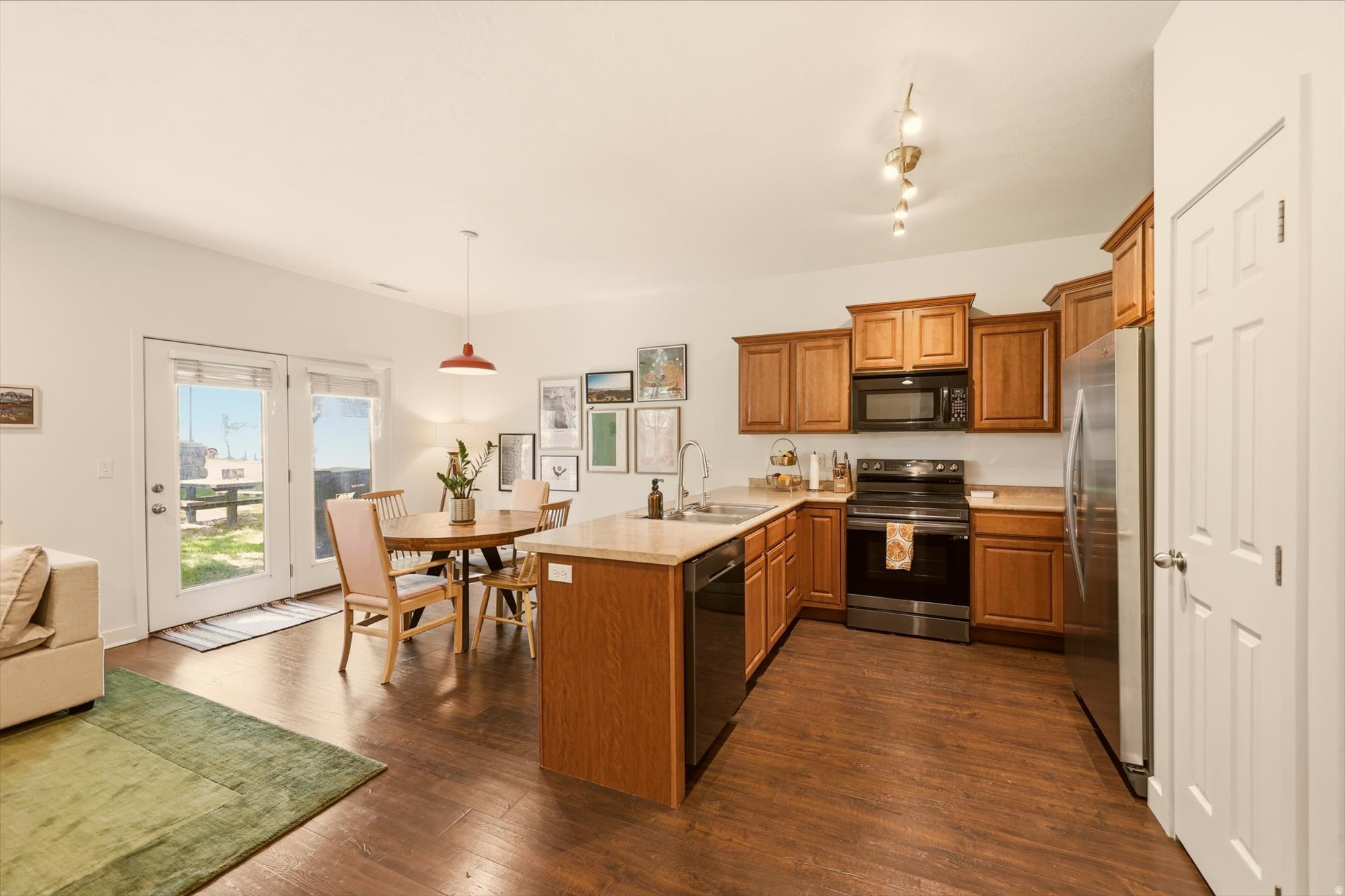 THE GABLES AT PLEASANT GROVE - Residential