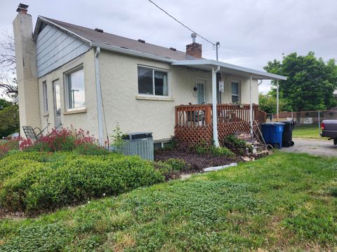 Tiny photo for 165 S 100 E, Kaysville, UT 84037 (MLS # 2158665)
