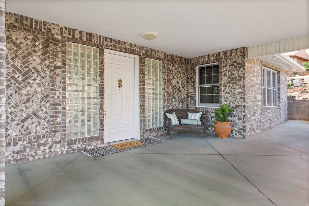 Photo of 339 W SANDSTONE CIR, Saint George, UT 84790 (MLS # 2148013)