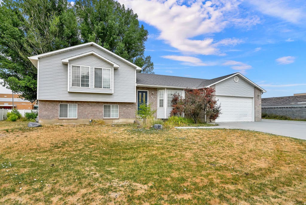 Photo of 865 N 350 E, Tremonton, UT 84337 (MLS # 2174029)