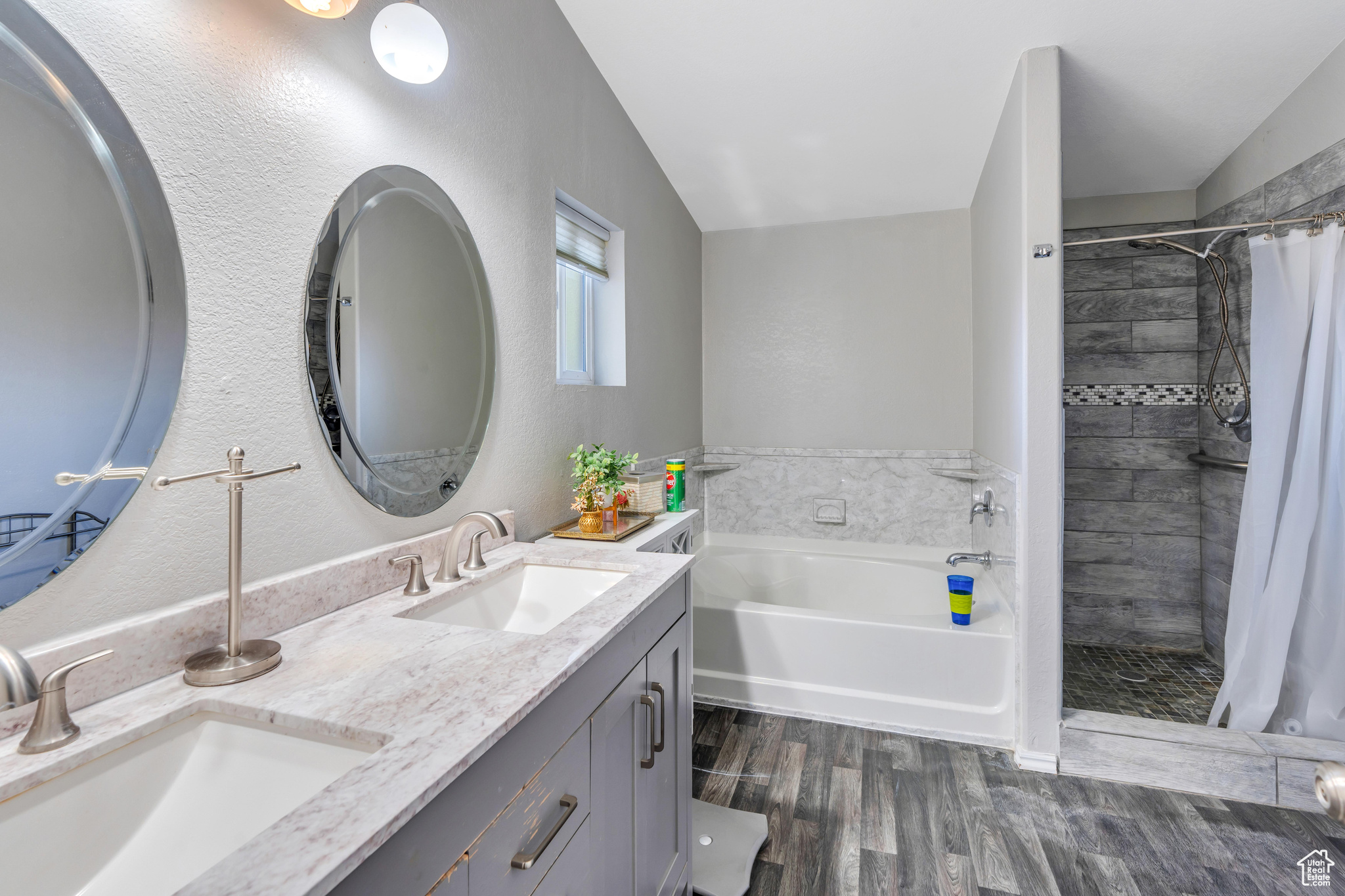 OAKBROOK - Residential