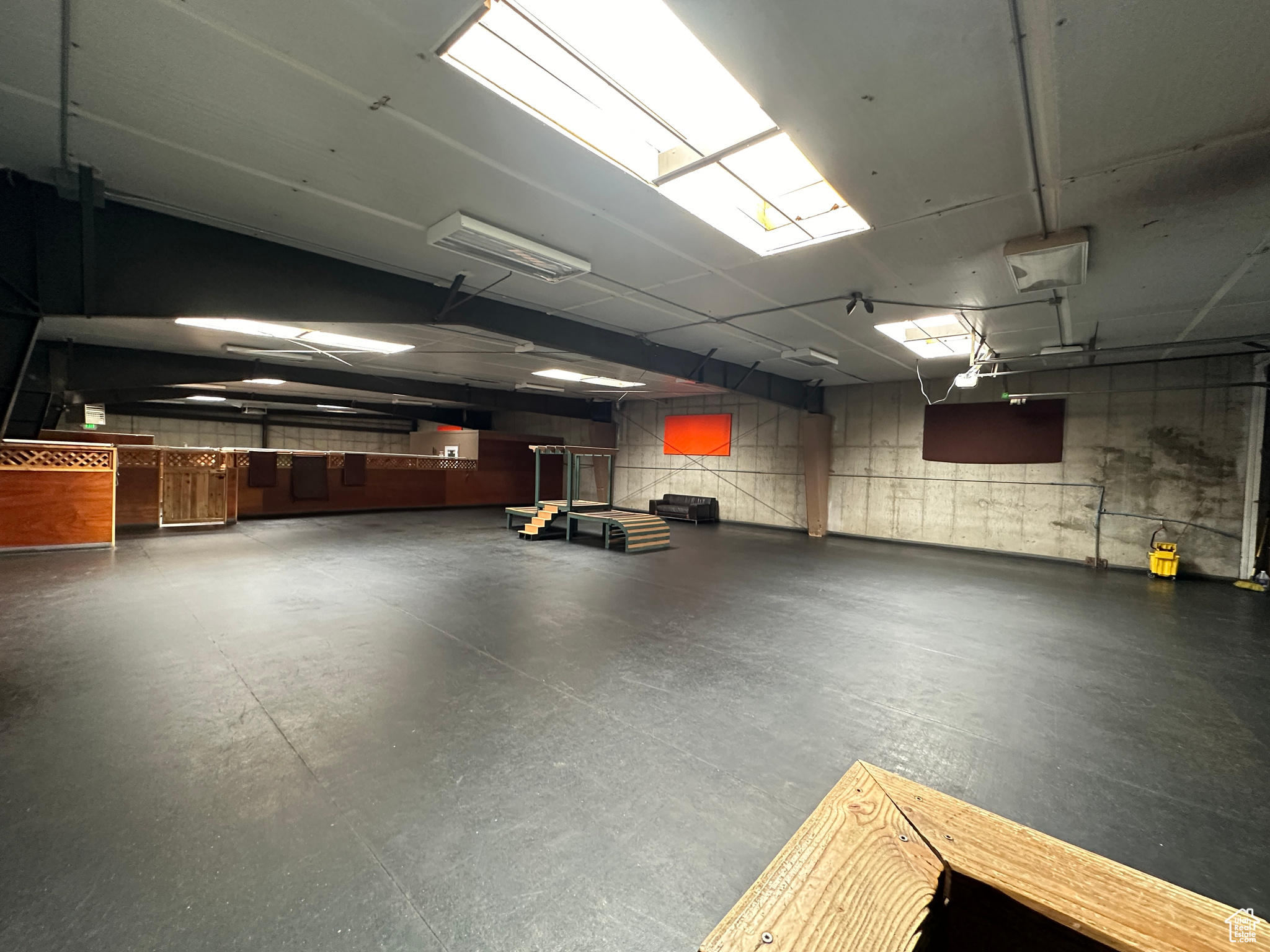 HARRIMAN SUB - Commercial Sale