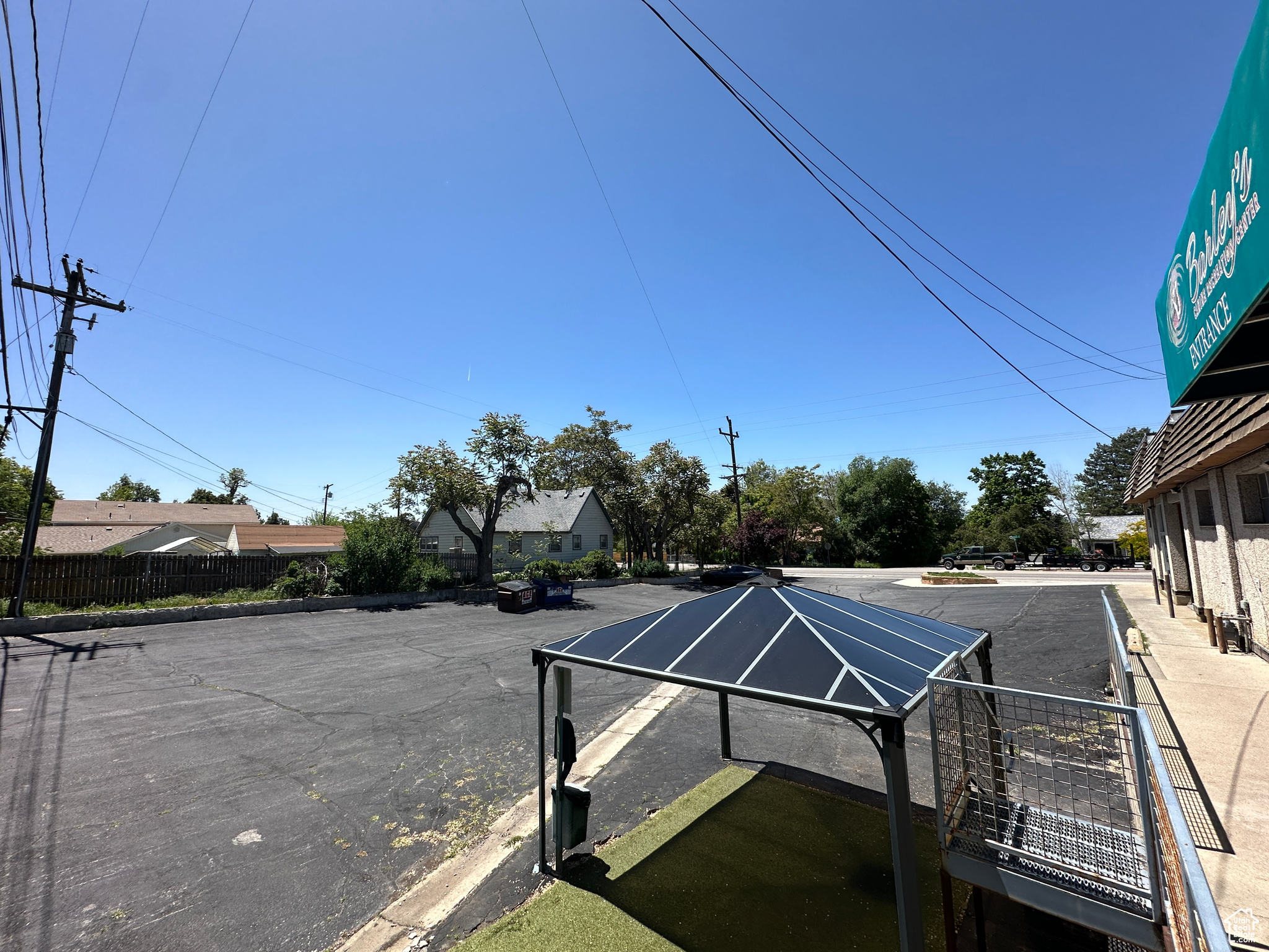 HARRIMAN SUB - Commercial Sale