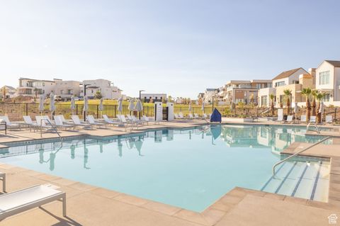 Tiny photo for 714 W COASTLINE PL #122, Saint George, UT 84790 (MLS # 2115123)