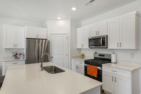 Tiny photo for 1473 S STAIRCASE WAY, Washington, UT 84780 (MLS # 2153726)