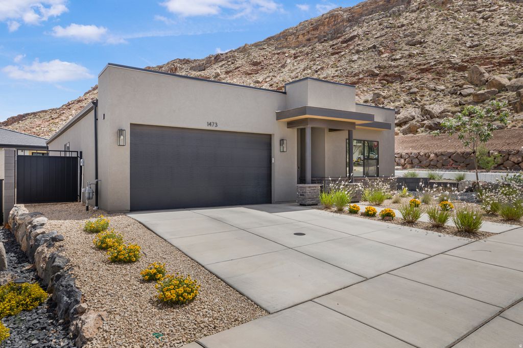 Photo of 1473 S STAIRCASE WAY, Washington, UT 84780 (MLS # 2153726)