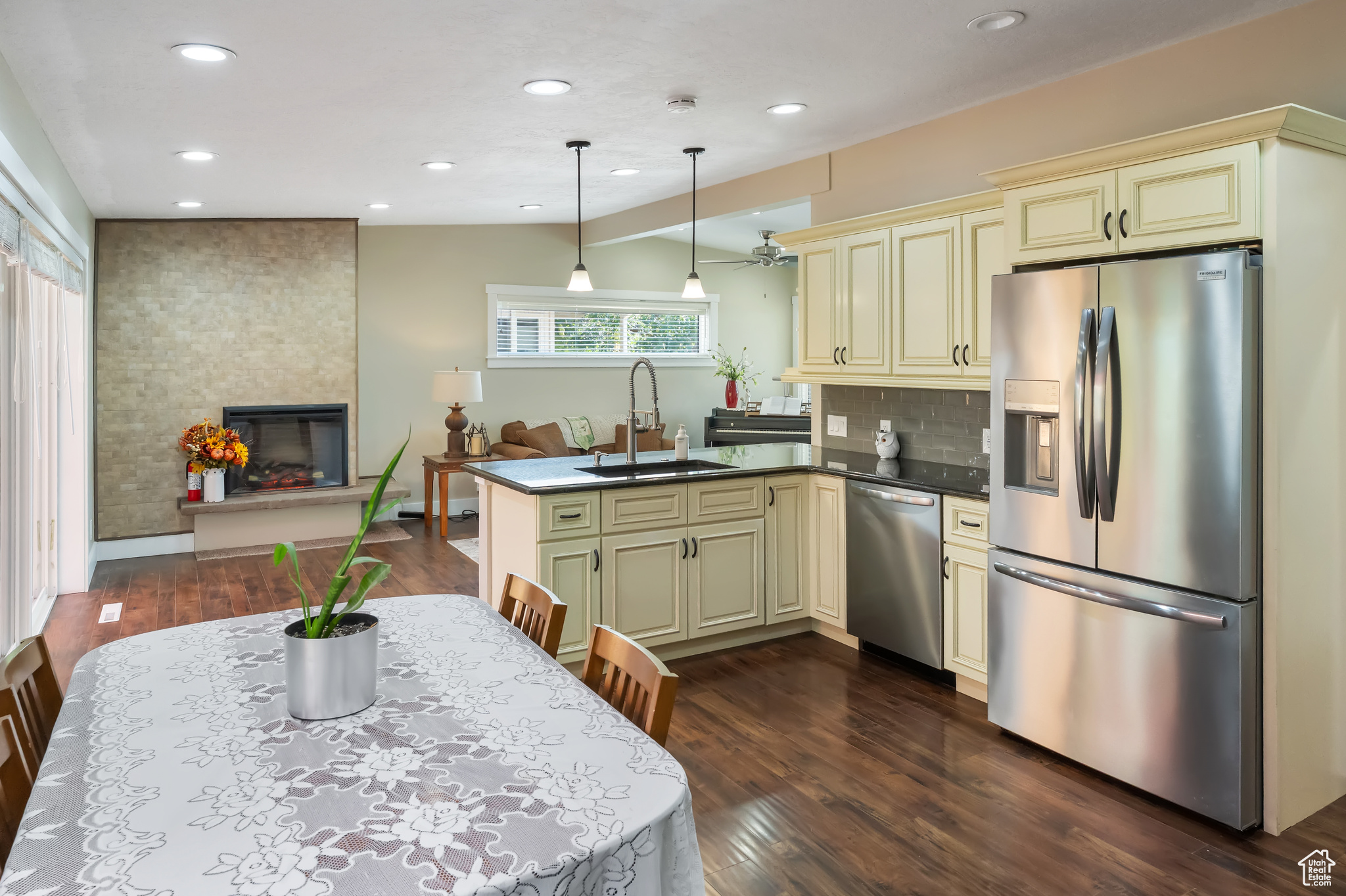 COUNTRY HEIGHTS SUB - Residential