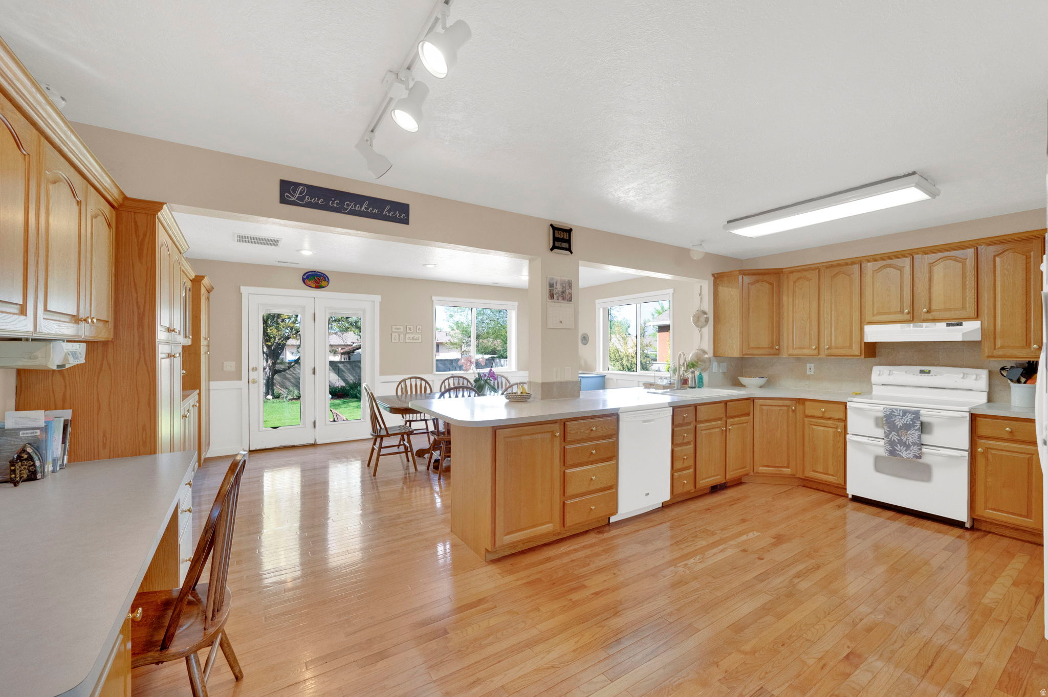 SOUTHWEST RIVER ESTATES - Residential