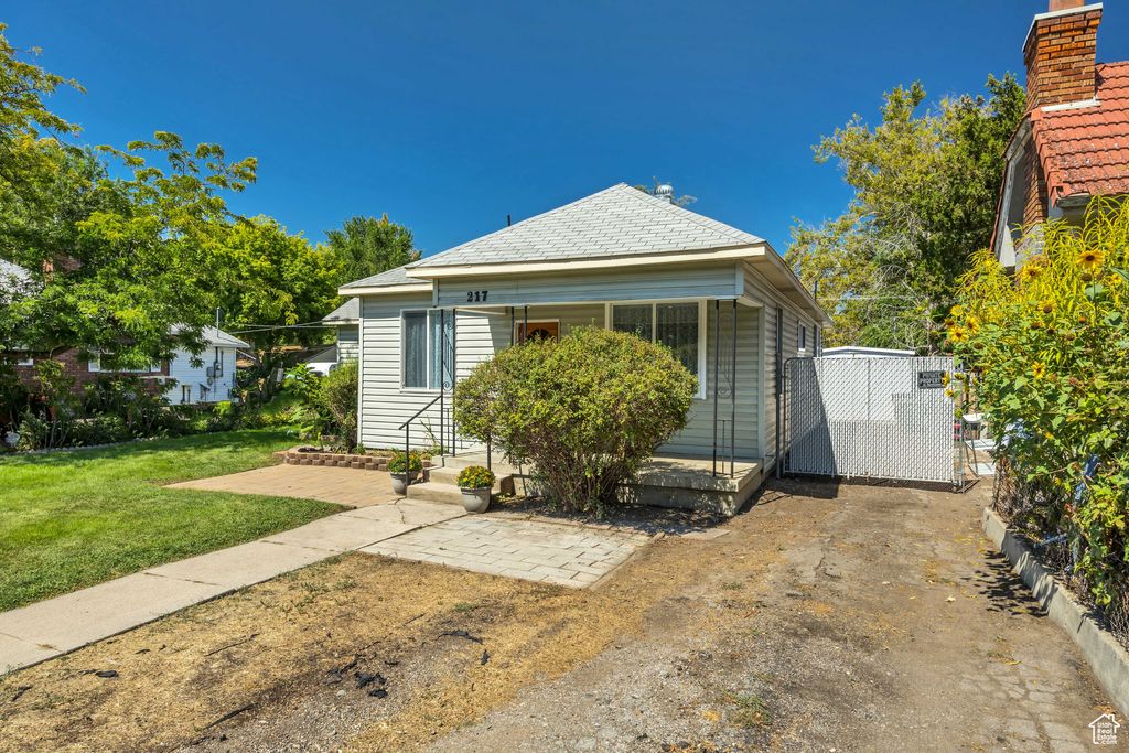 Photo of 217 E 1300 S, Salt Lake City, UT 84115 (MLS # 2109474)