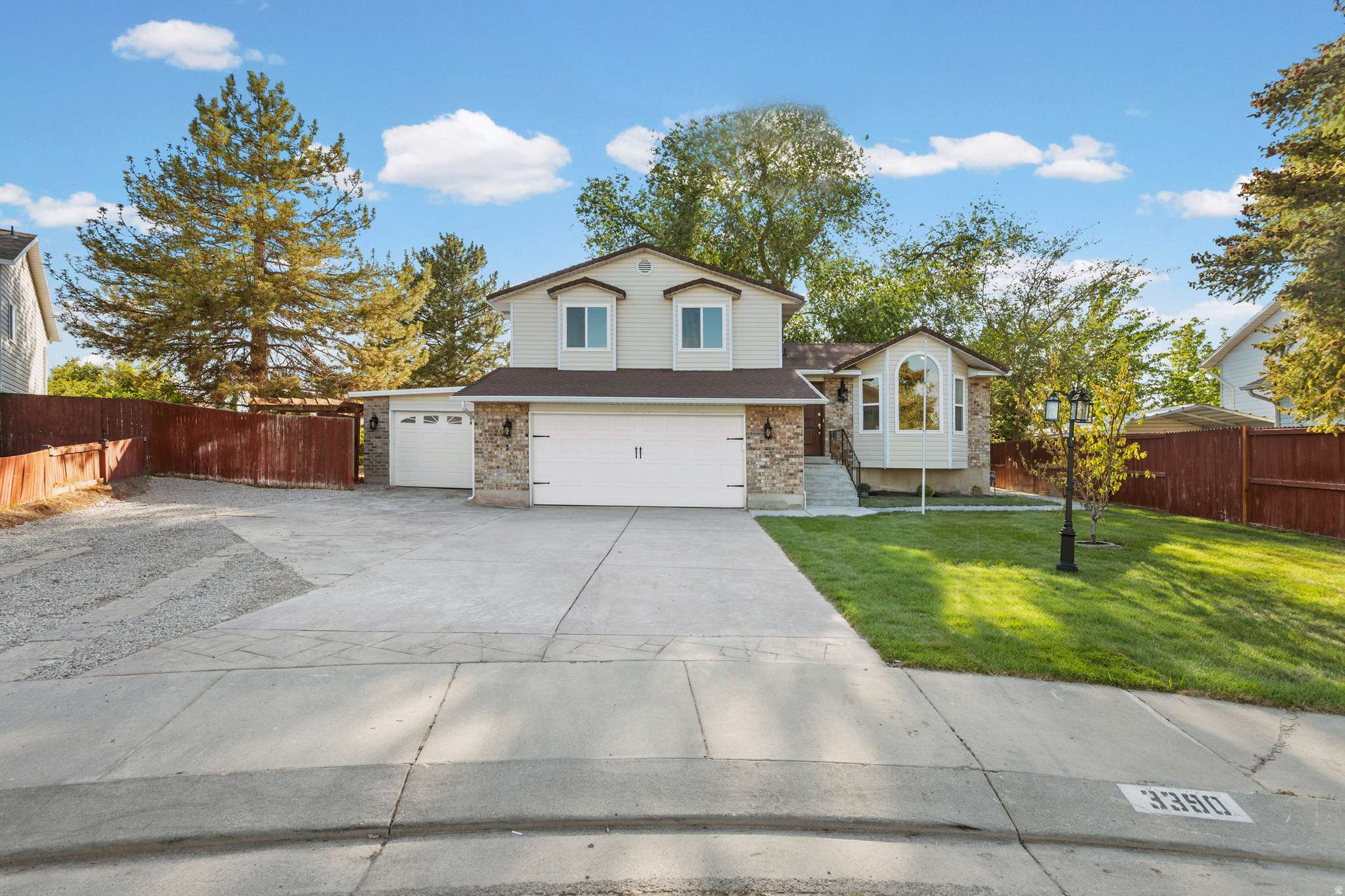 MEADOWS - Residential