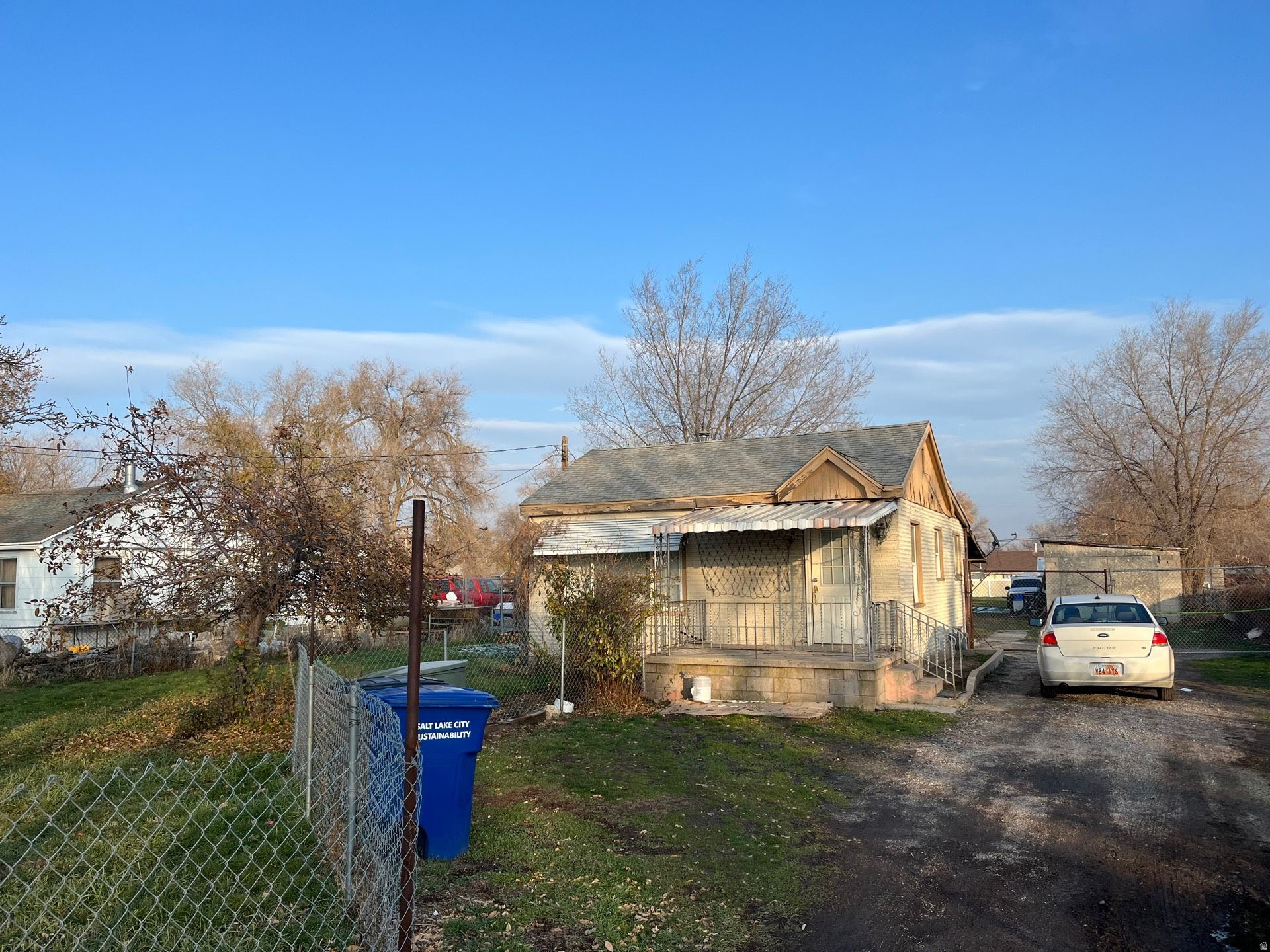 Main image without alt text