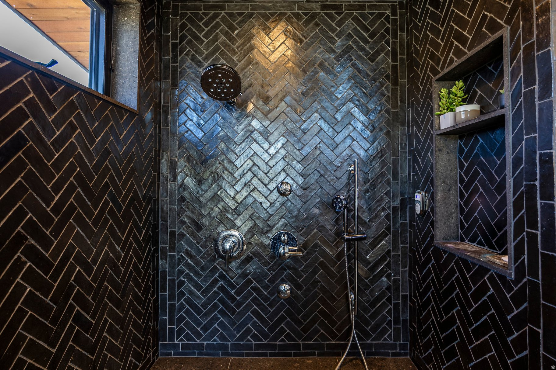 SIGNAL HILL - Residential