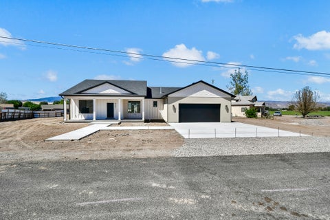 Homes For Sale - 840 S Jones Rd<br/> Monroe, UT 84754