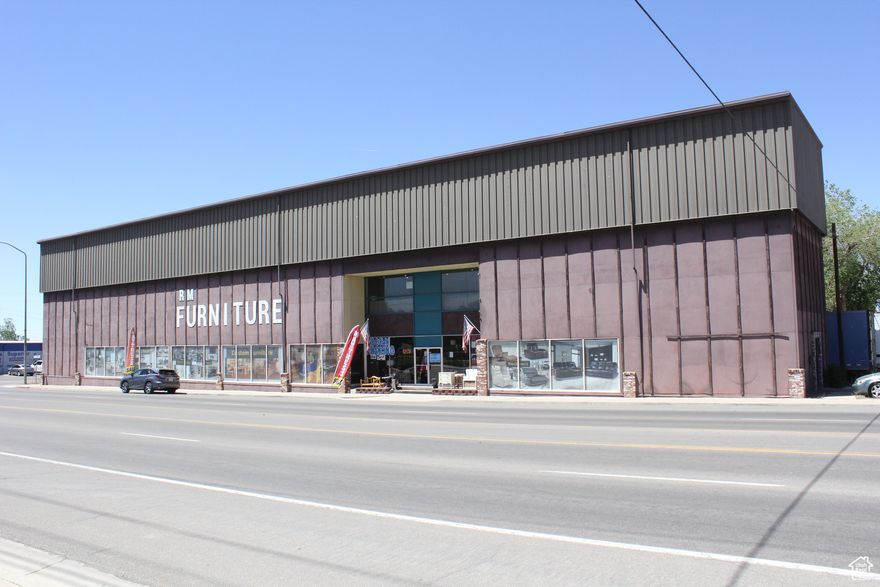 4 level commercial building on busy street! Price includes building and land. Seller will finance on approved credit. Seller's agent must be present for showings.