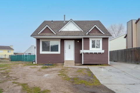 Photo of 8088 W EMERSON CIR, Magna, UT 84044 (MLS # 2133918)