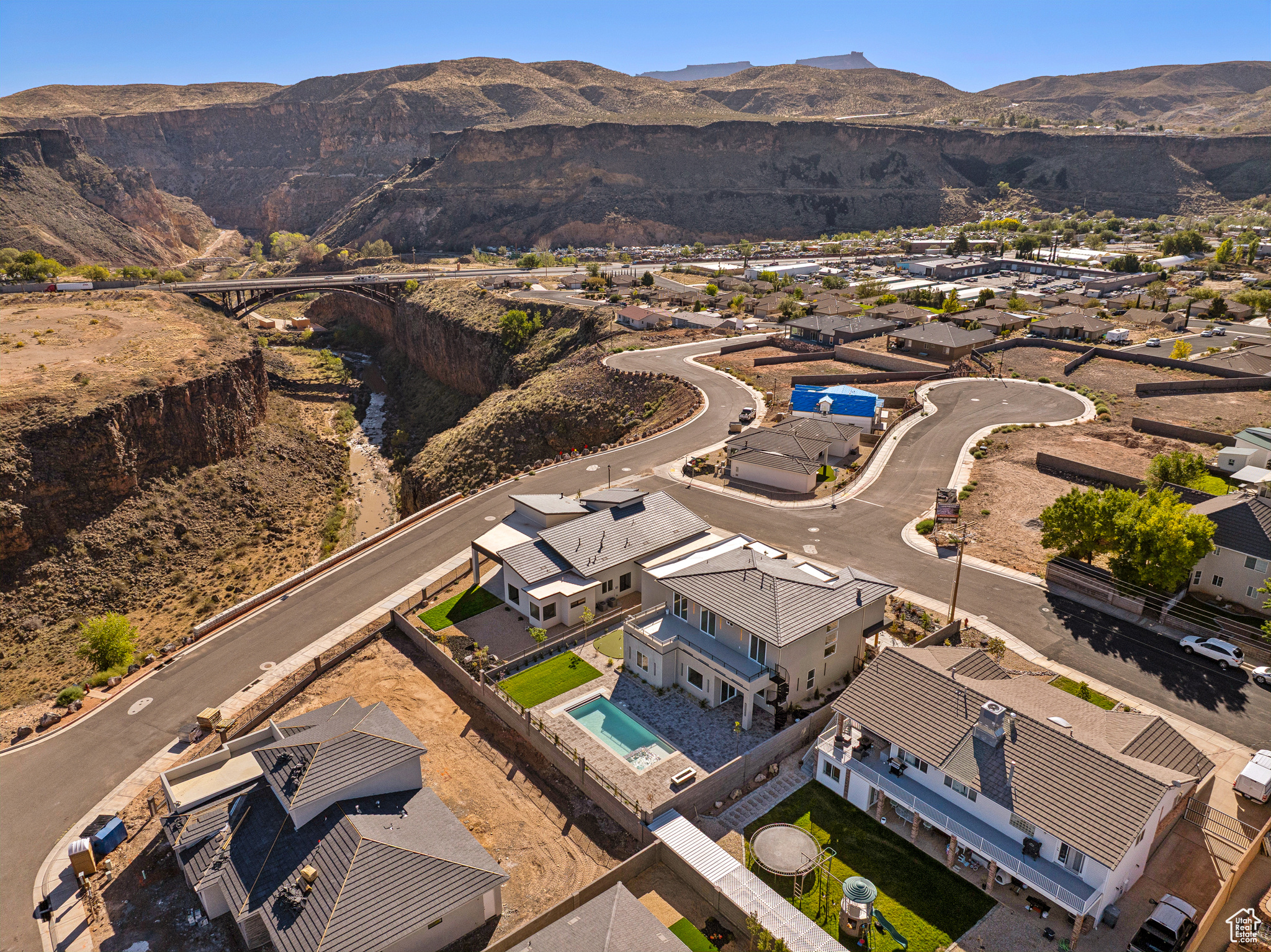 FALCON RIDGE PH 4 - Residential