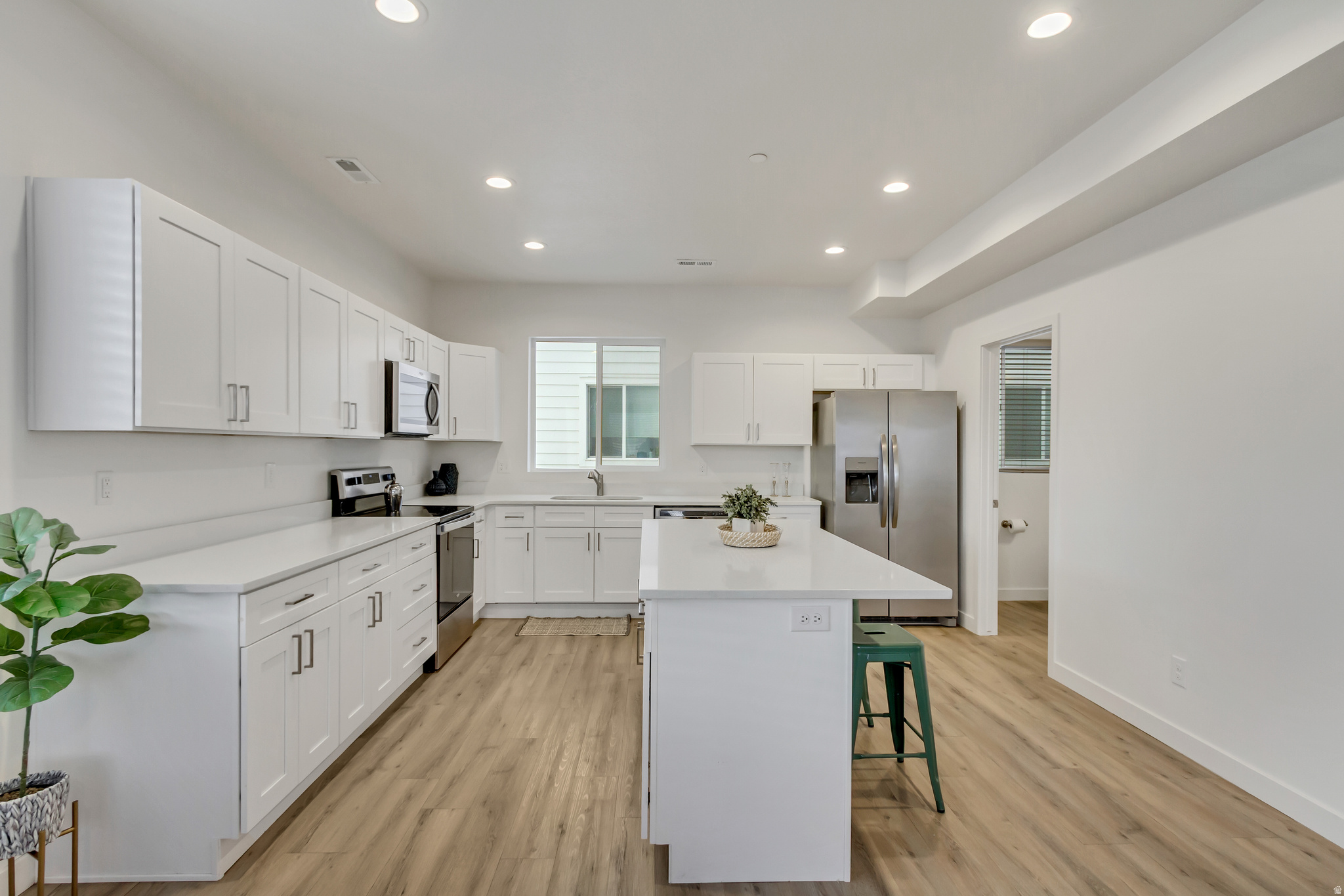 PARAMOUNT - Residential