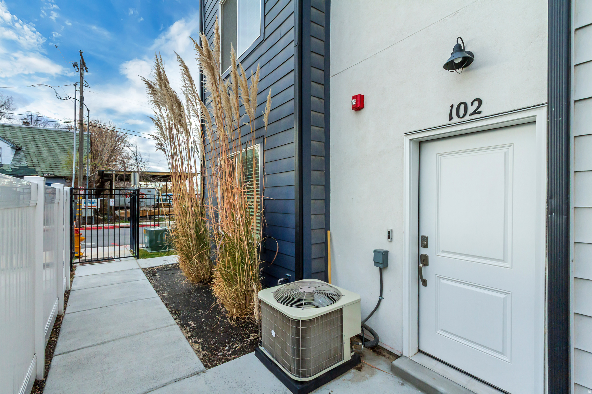 PARAMOUNT - Residential