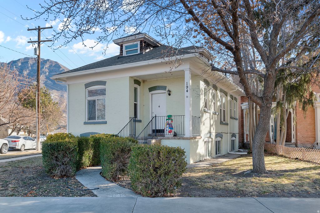 Photo of 194 N 100 E, Provo, UT 84606 (MLS # 2133877)