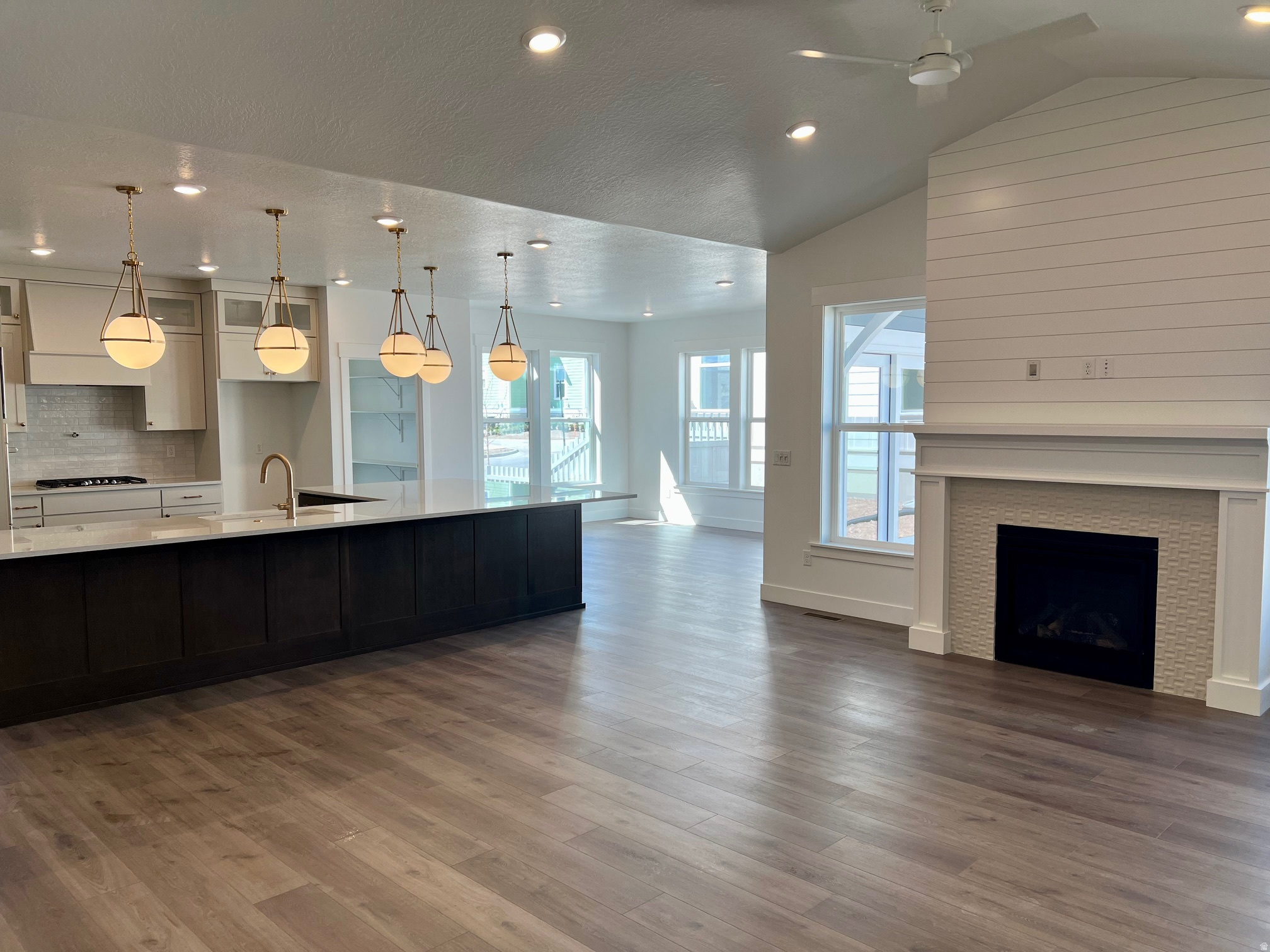 DAYBREAK - Residential