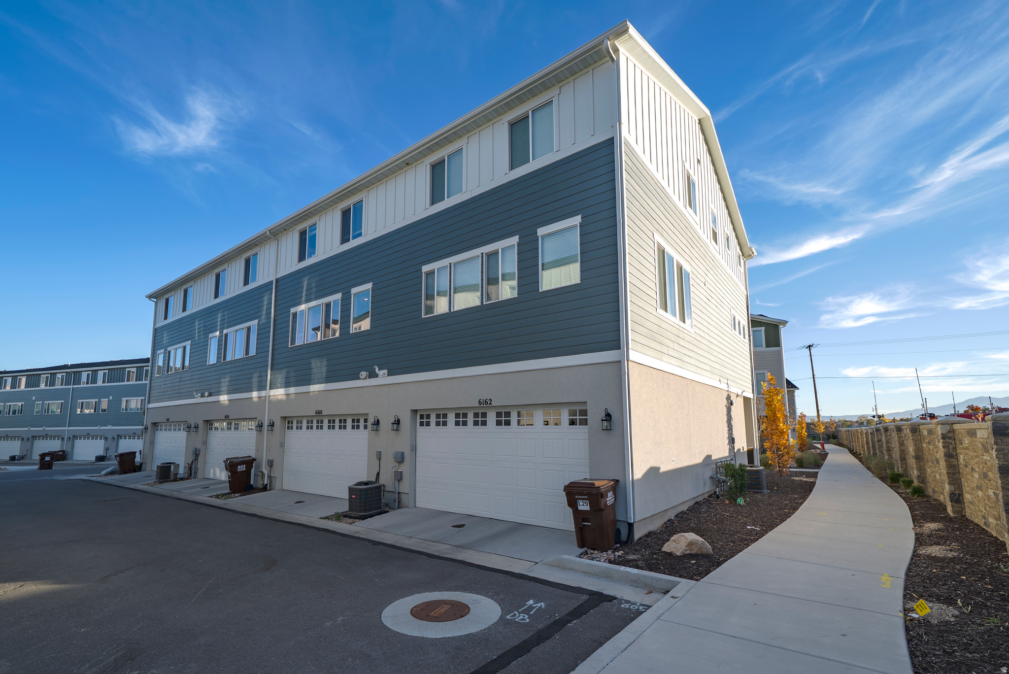 MONTEBELLO - Residential