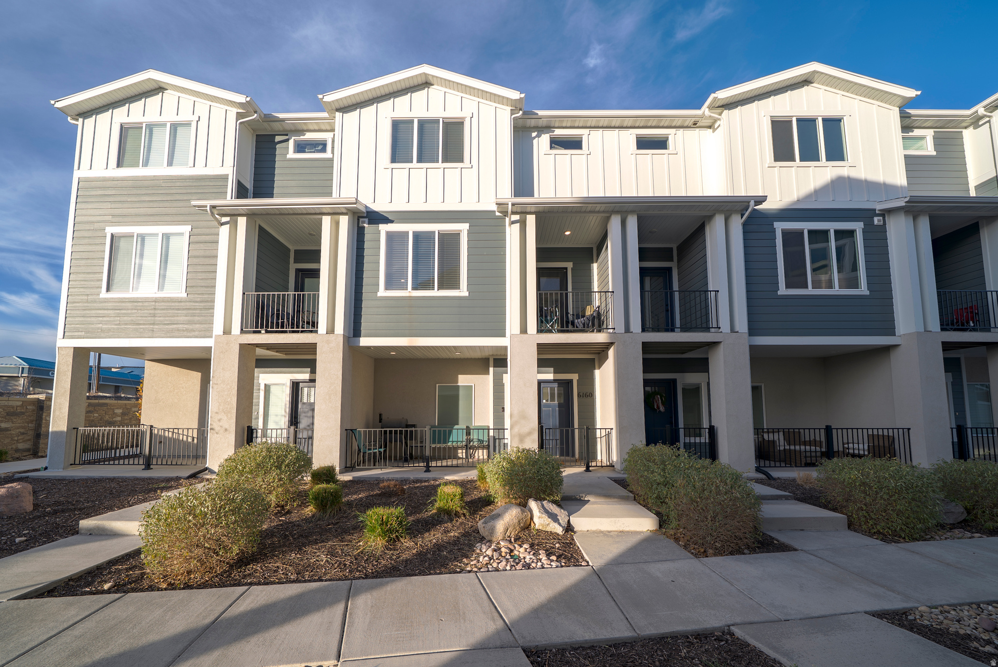 MONTEBELLO - Residential