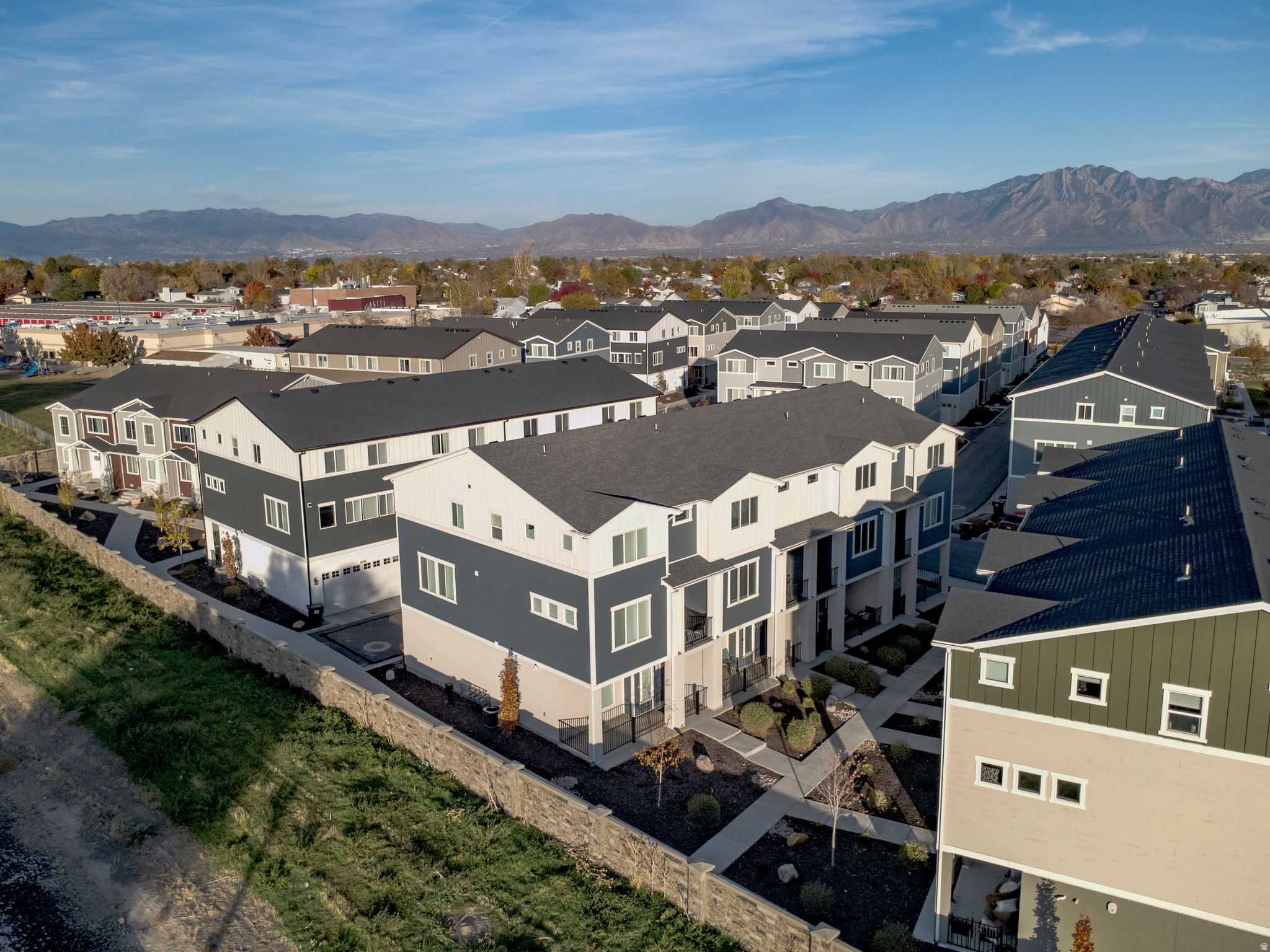 MONTEBELLO - Residential