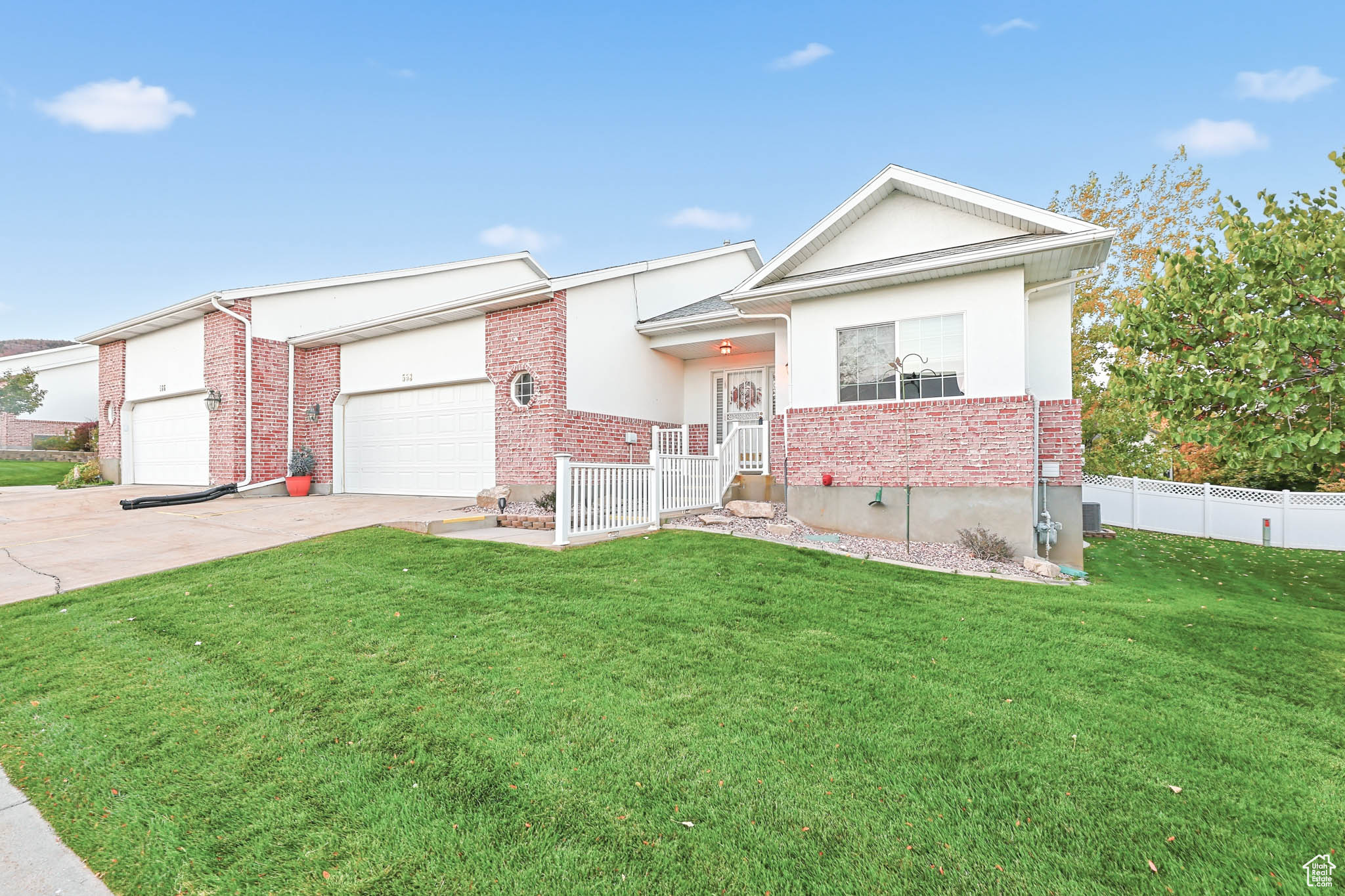 THE OAKS AT DEER HOLLOW AMD - Residential