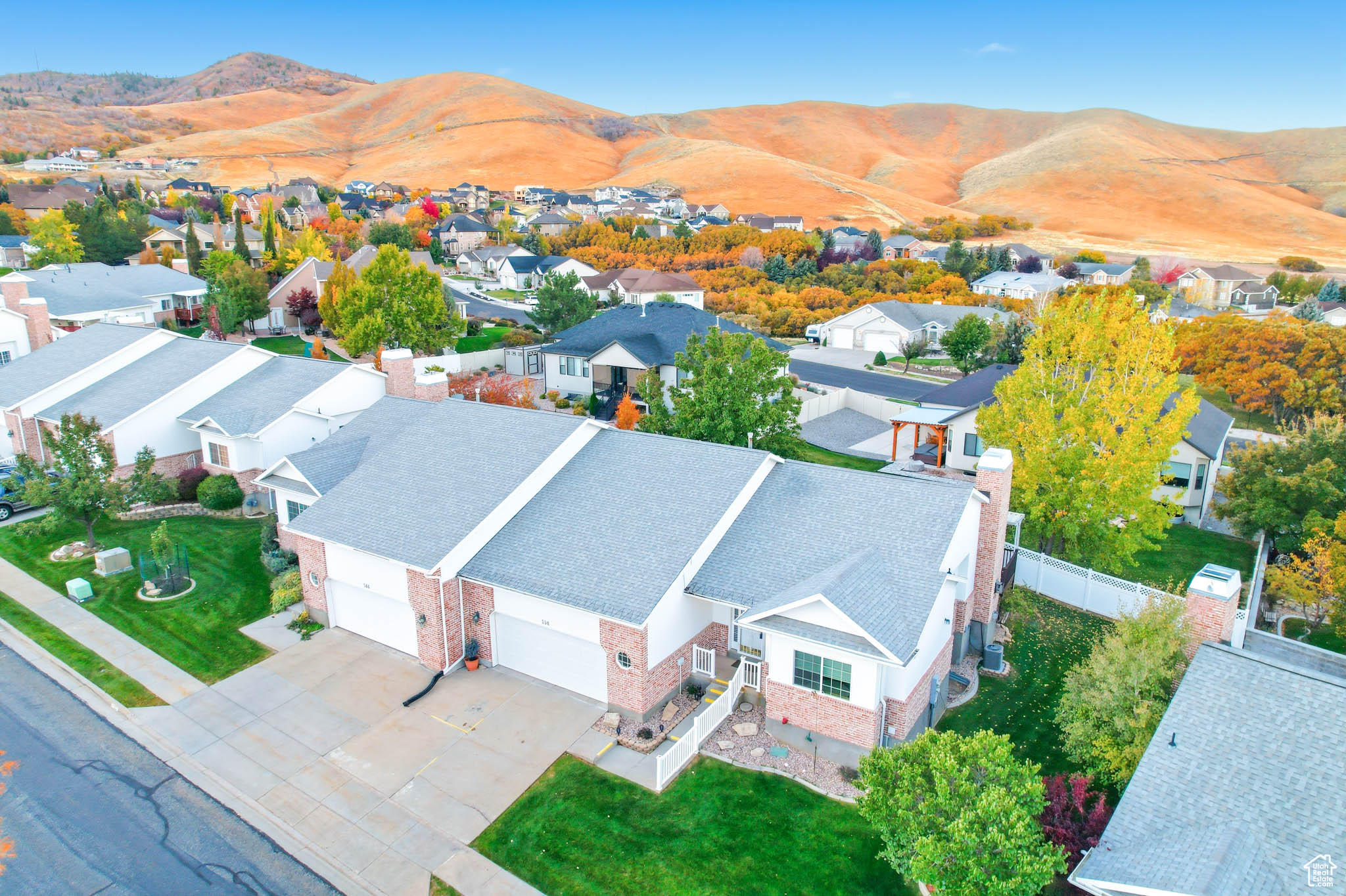 THE OAKS AT DEER HOLLOW AMD - Residential