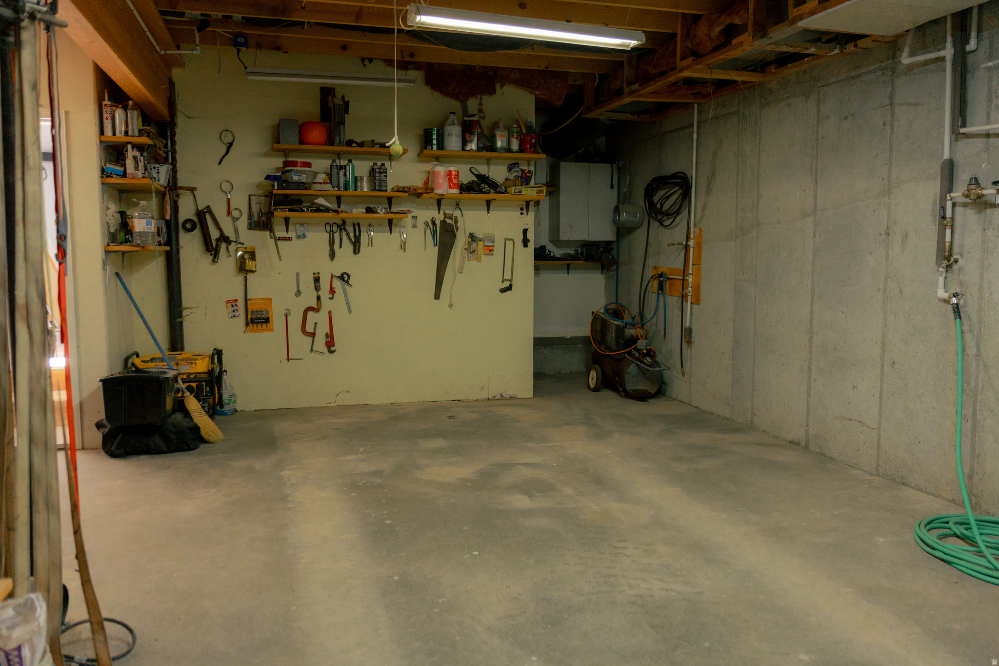 WHISPERING PINES - Residential