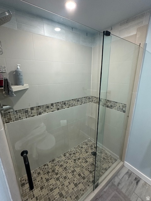 WHISPERING PINES - Residential