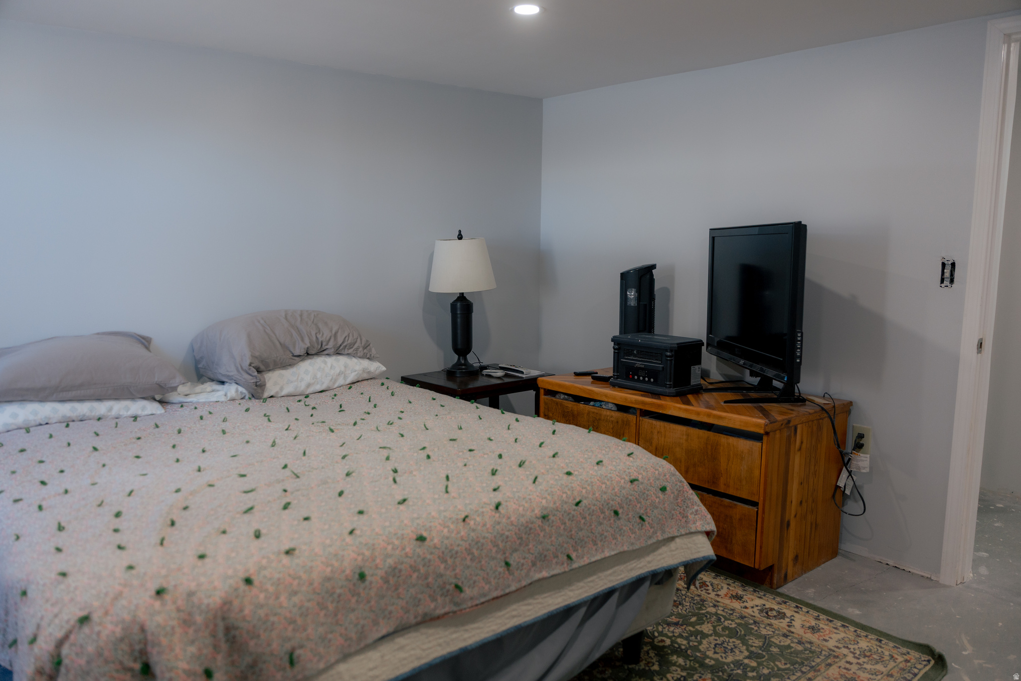 WHISPERING PINES - Residential