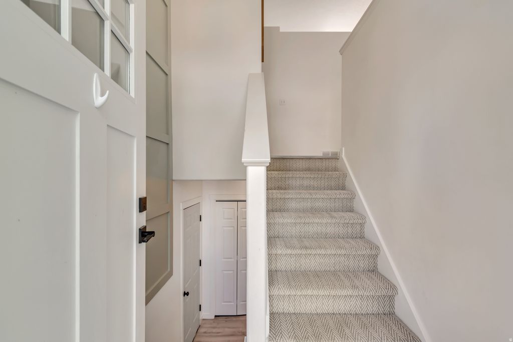 Photo of 1493 W PEBBLECREEK DR, Layton, UT 84041 (MLS # 2149357)