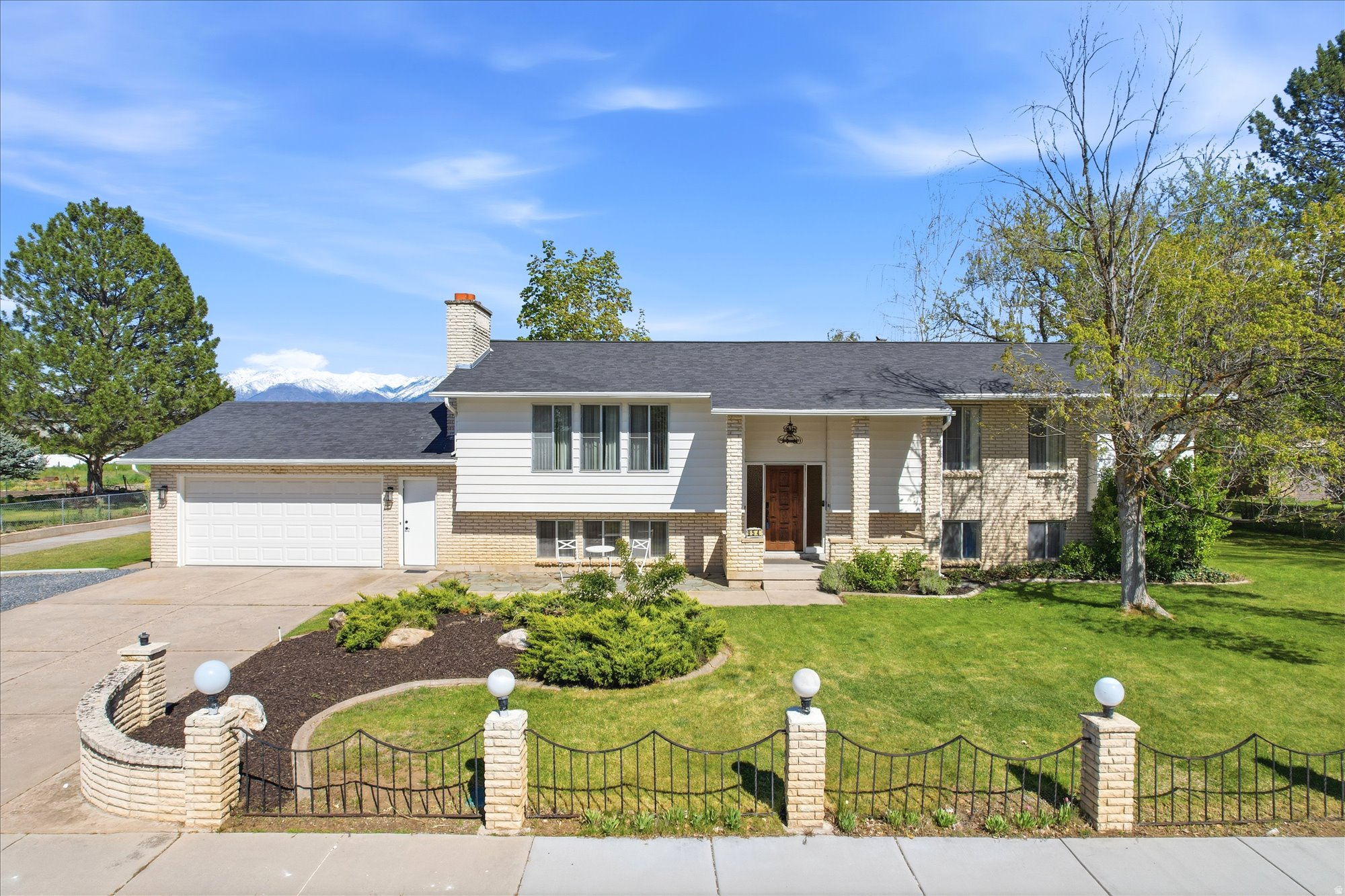 VALLEY WEST RANCHES - Residential