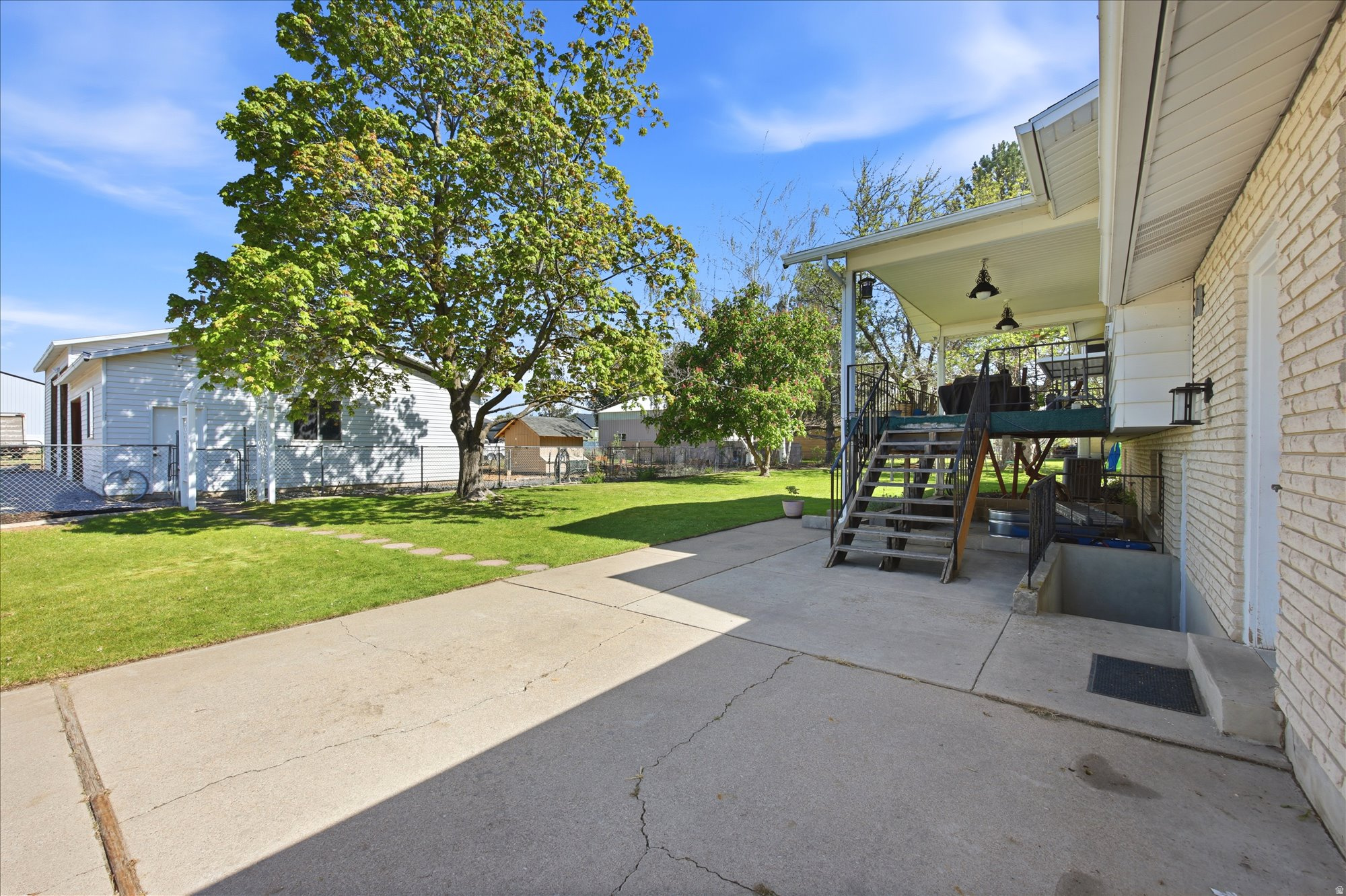 VALLEY WEST RANCHES - Residential