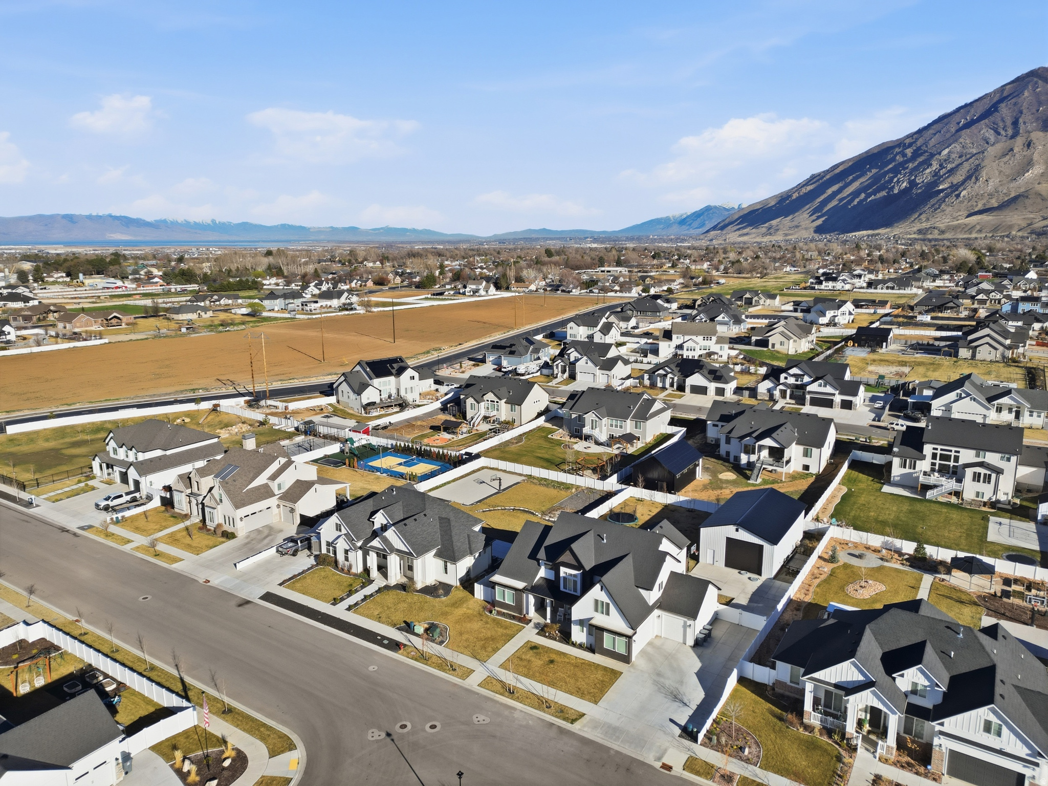 WHITING FARMS - Residential