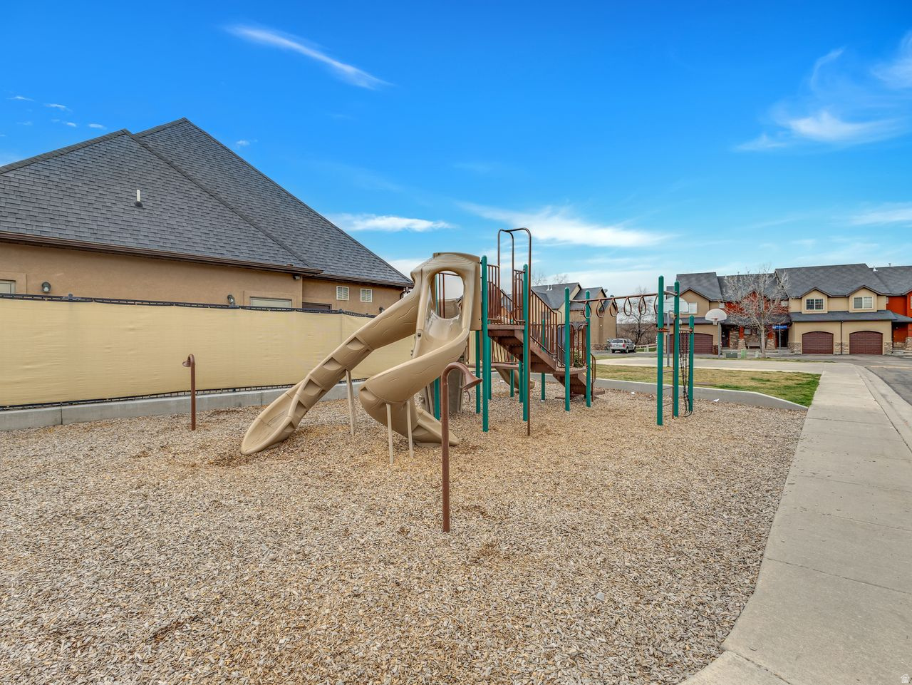 MAPLEWOOD - Residential