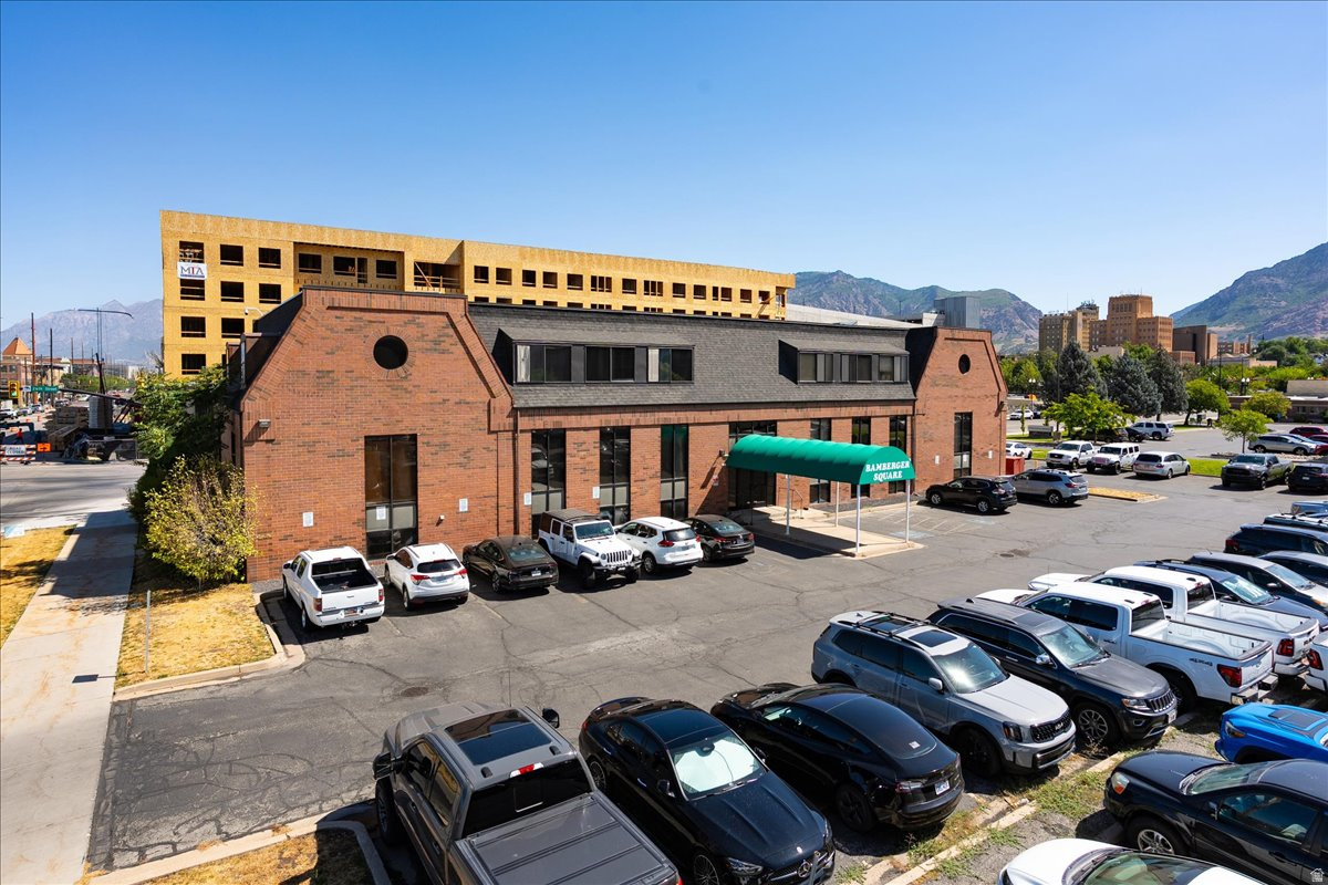 BAMBERGER SQUARE - Commercial Lease