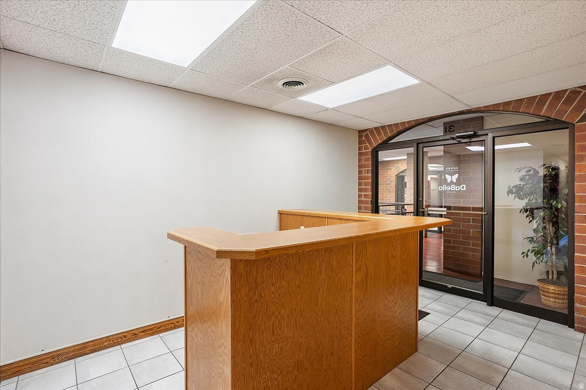 BAMBERGER SQUARE - Commercial Lease