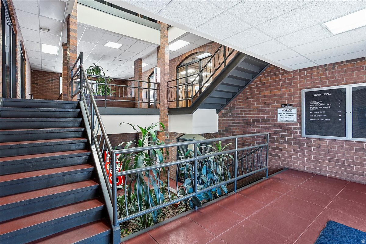 BAMBERGER SQUARE - Commercial Lease