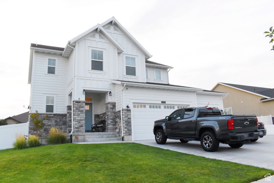 Well maintained home waiting to be called yours. Square footage figures are provided as a courtesy estimate only and were obtained from county records .  Buyer is advised to obtain an independent measurement. with a full priced offer seller willing to offer closing costs.