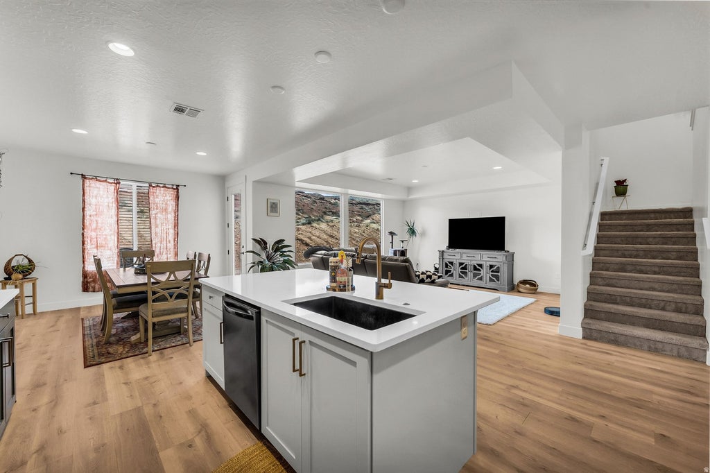 Photo of 2983 S MAPLECREST DR, Saint George, UT 84790 (MLS # 2183489)