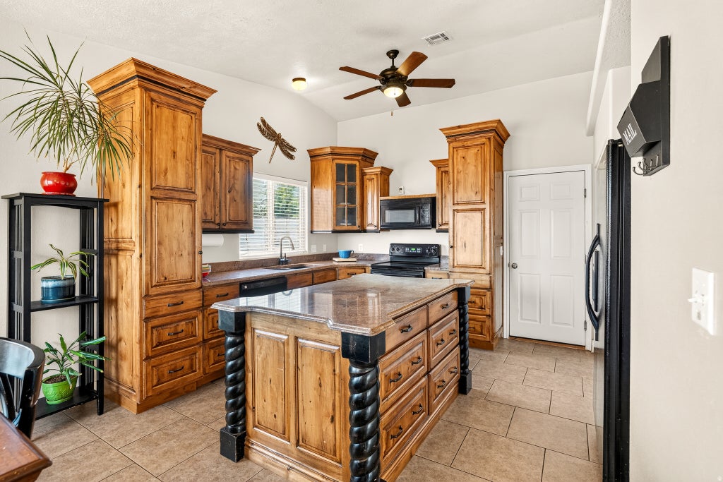 Photo of 172 E 100 S, Ivins, UT 84738 (MLS # 2182036)