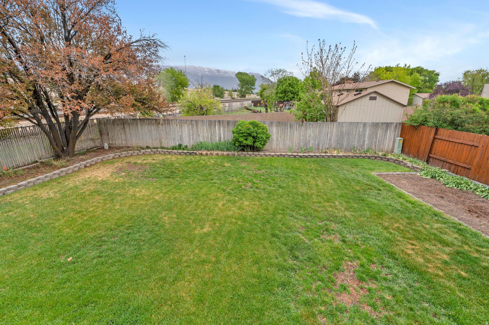 MOUNTAIN MEADOW - Residential