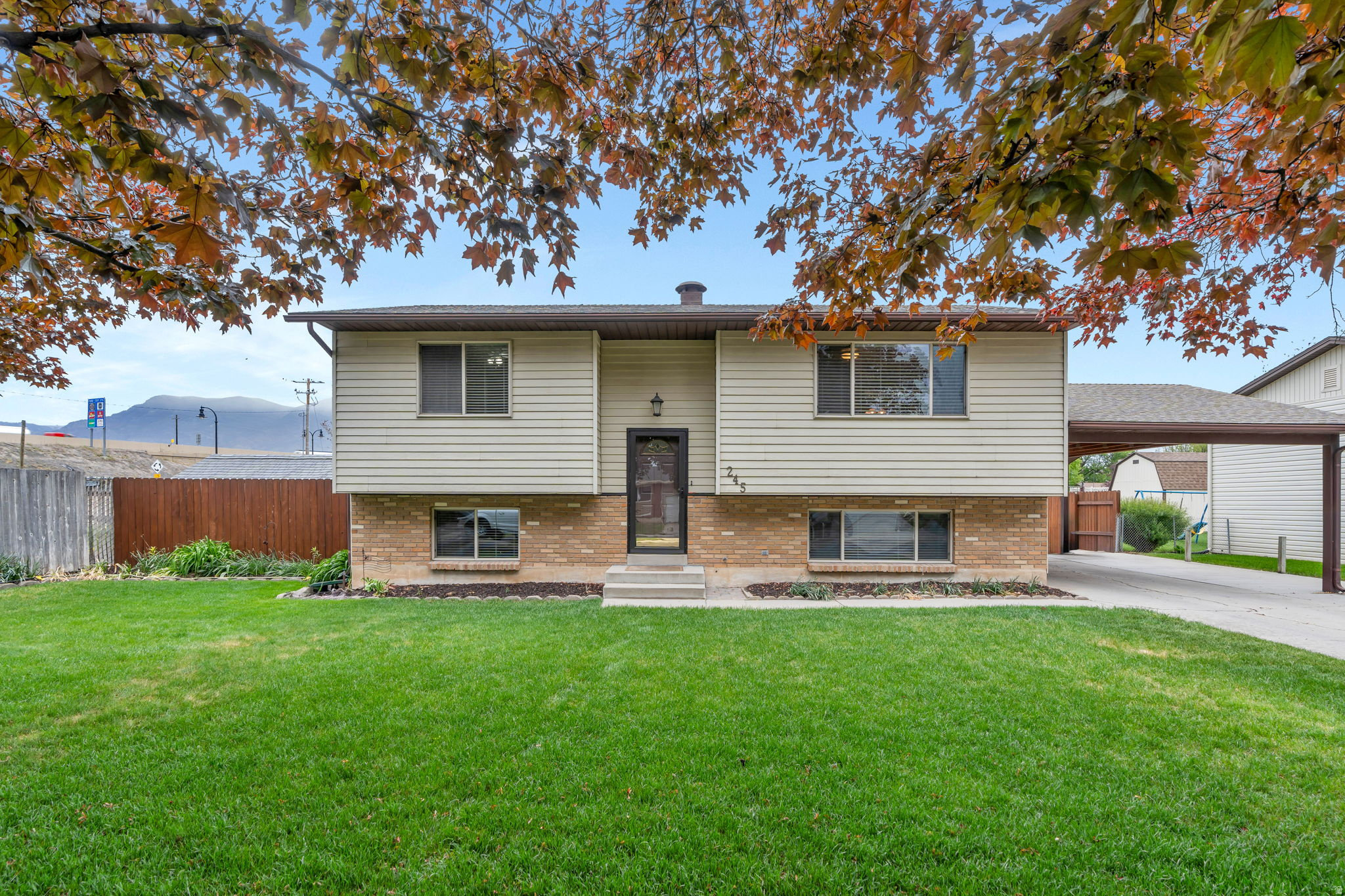MOUNTAIN MEADOW - Residential