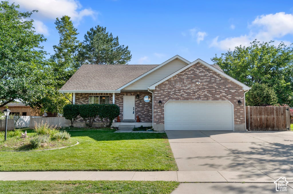 Photo of 3925 W DUNKELD ST S, South Jordan, UT 84095 (MLS # 2187522)