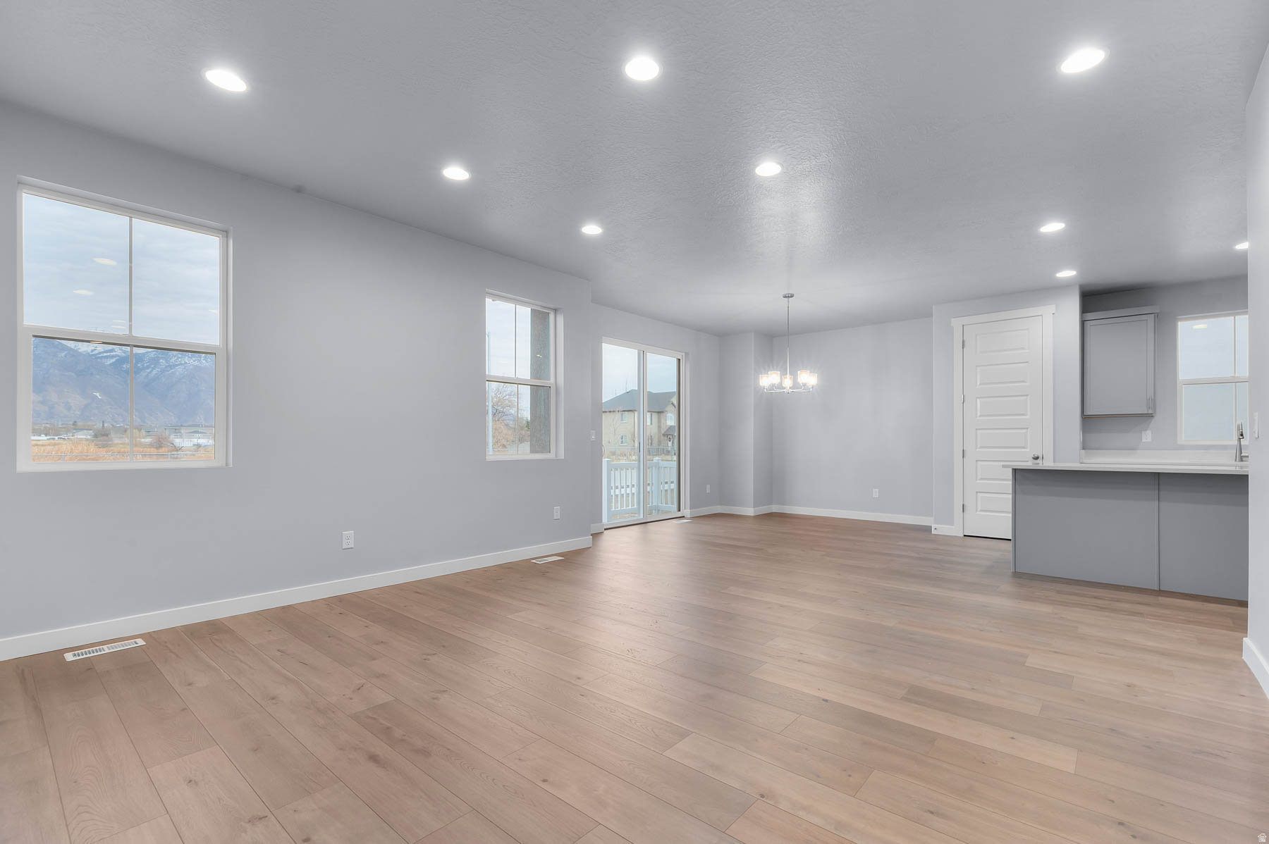 BROADVIEW SHORES 820 - Residential