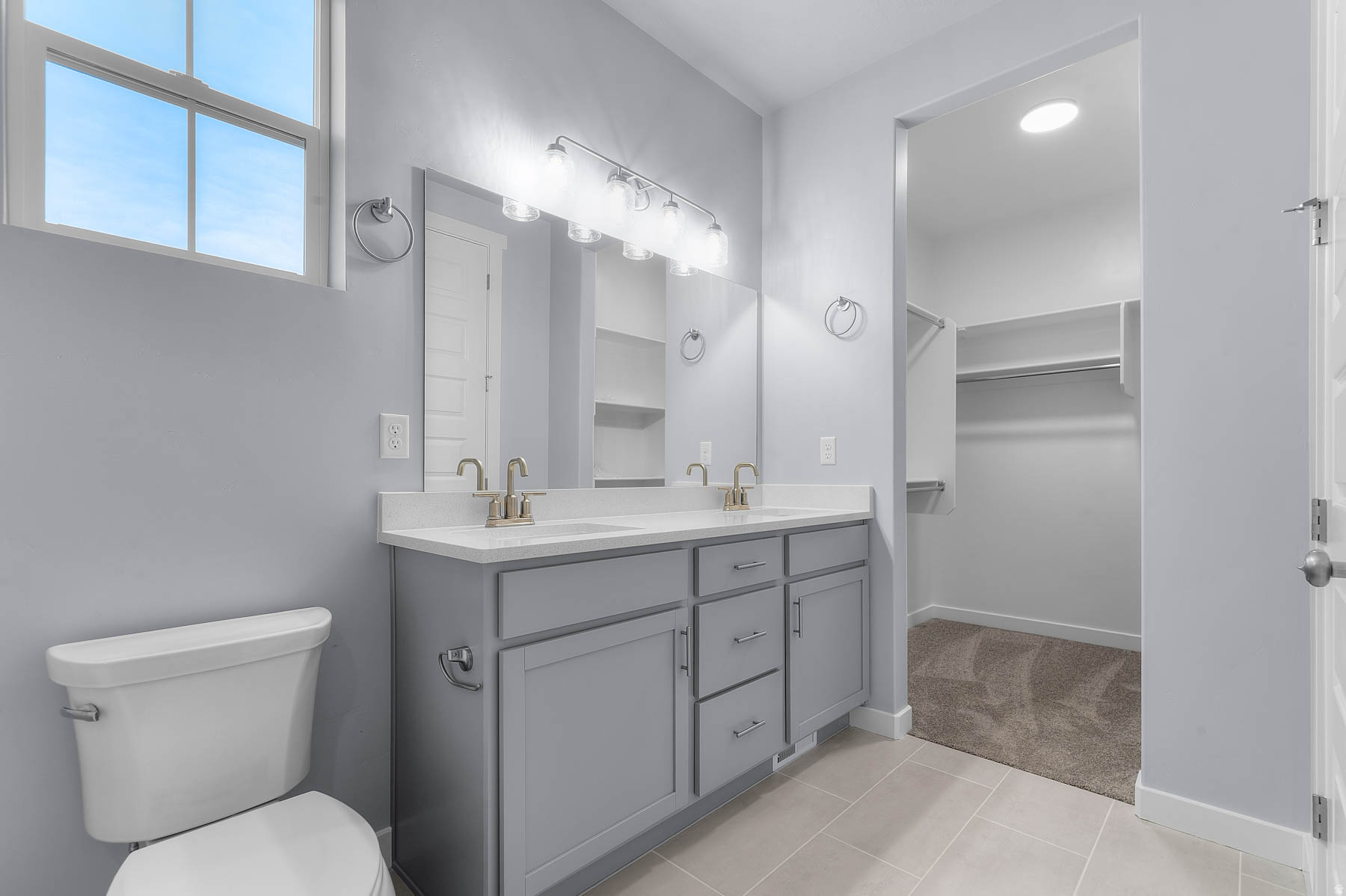 BROADVIEW SHORES 820 - Residential