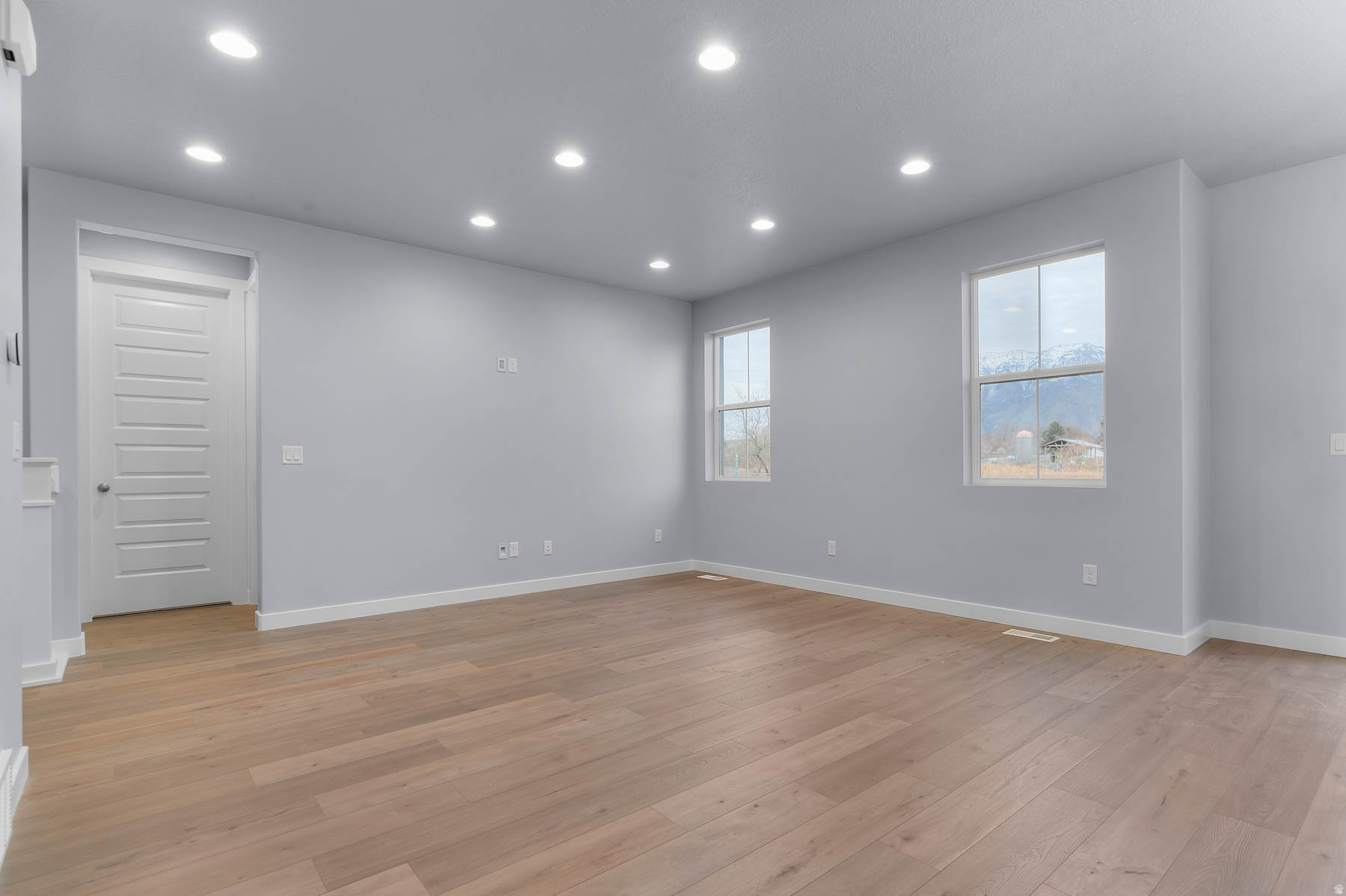 BROADVIEW SHORES 820 - Residential