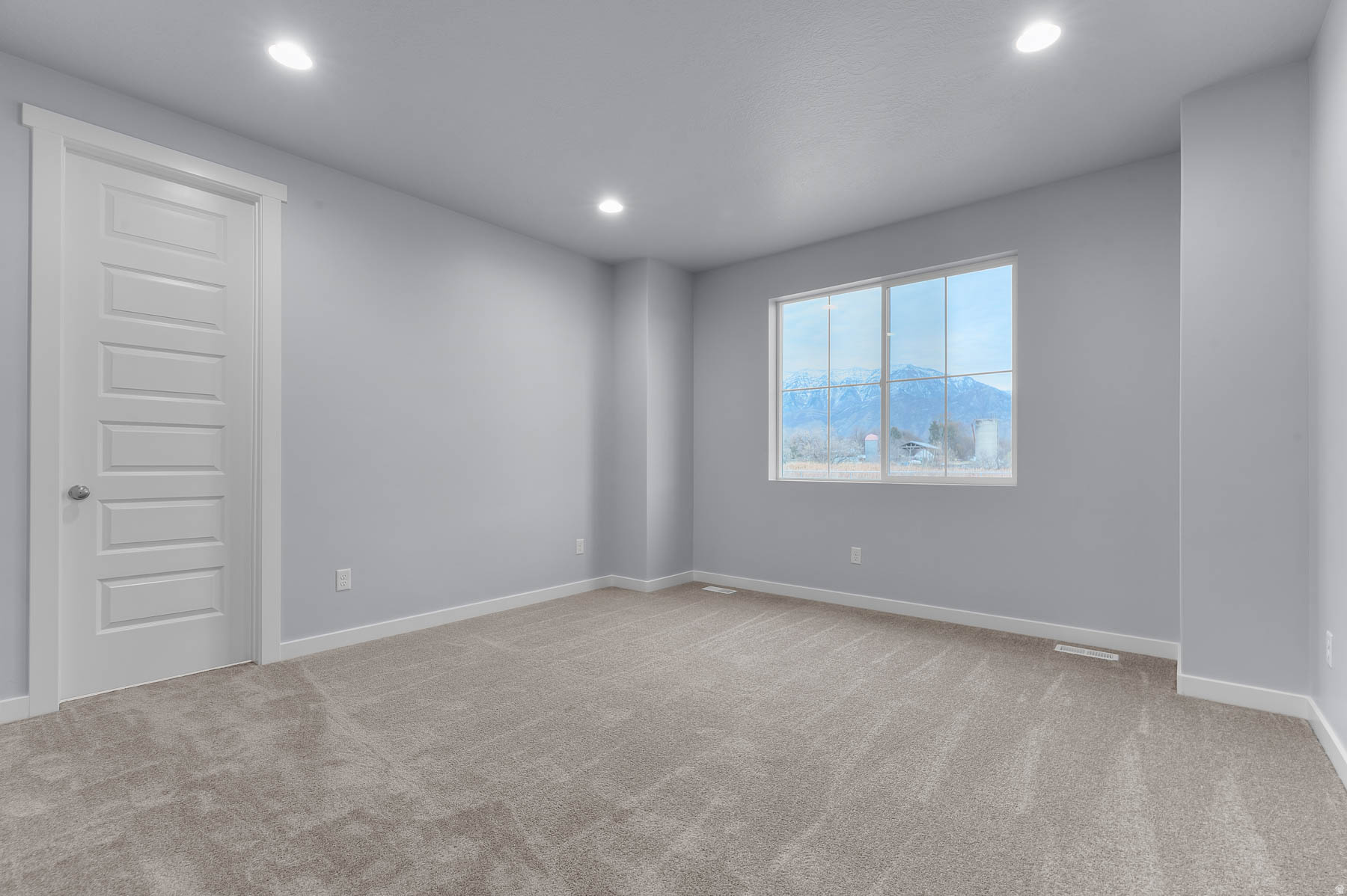 BROADVIEW SHORES 820 - Residential